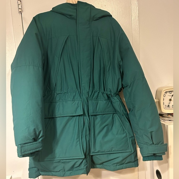 Aritzia TNA Pursuit Parka in Green (Size L) - Picture 5 of 16